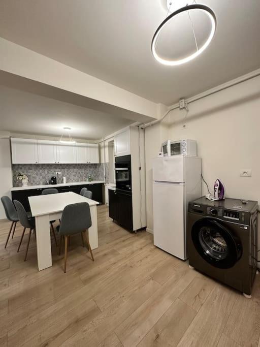 Ultracentral Luxury Apartament ทิมิชัวรา ภายนอก รูปภาพ